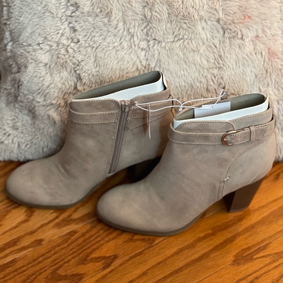 Old Navy Shoes - Stack Heeled Side Buckle Bootie